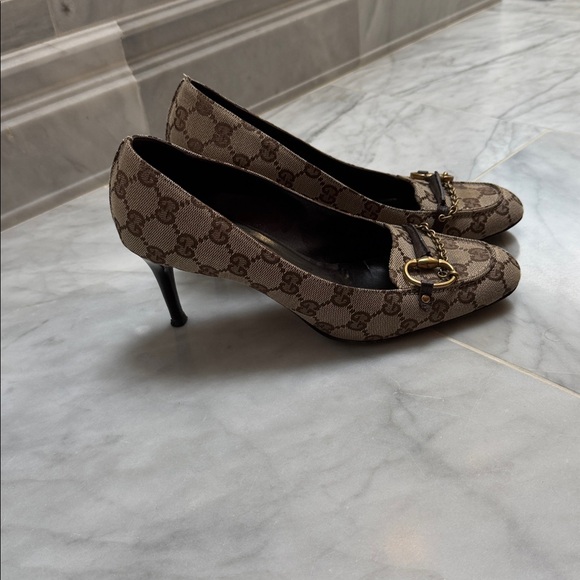 Gucci Beige Monogram Loafers with Gold Accent - Picture 3 of 7